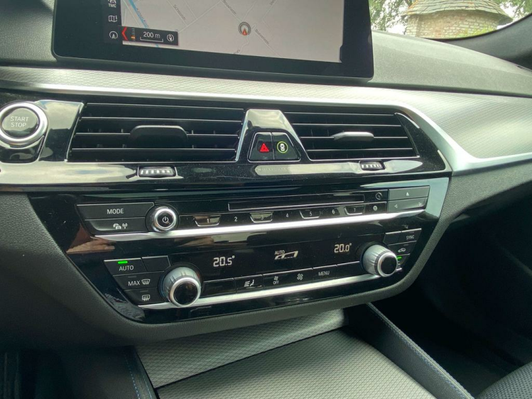BMW 530 530E Plug In Hybrid M-Sportpack Schuifdak/HUD/CAM! Leconte Motors