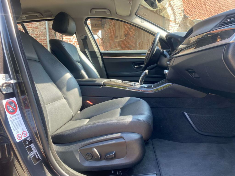 BMW 520 520dA Touring Xenon/Leder/Gps/USB/PDC/19'Alu's...! Leconte Motors