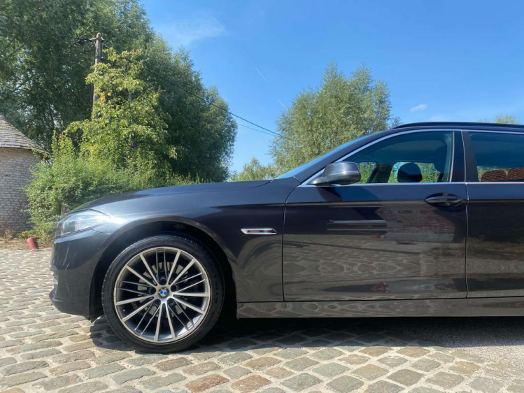 BMW 520 520dA Touring Xenon/Leder/Gps/USB/PDC/19'Alu's...! Leconte Motors