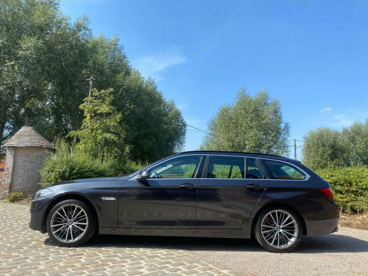 BMW 520 520dA Touring Xenon/Leder/Gps/USB/PDC/19'Alu's...! Leconte Motors