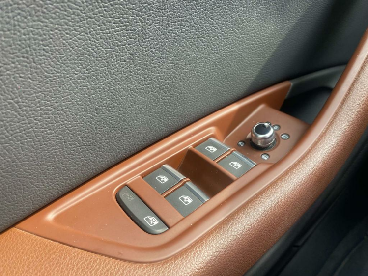 Audi A4 2.0TDI S-Tronic S-Line Matrix/Gps/Sportzetels/PDC Leconte Motors