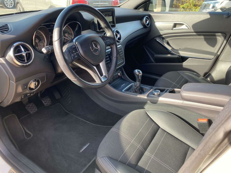 Mercedes-Benz CLA 200 CDI Sport-Pack Xenon/Leder/Gps/Sportzetels/PDC/.. Leconte Motors