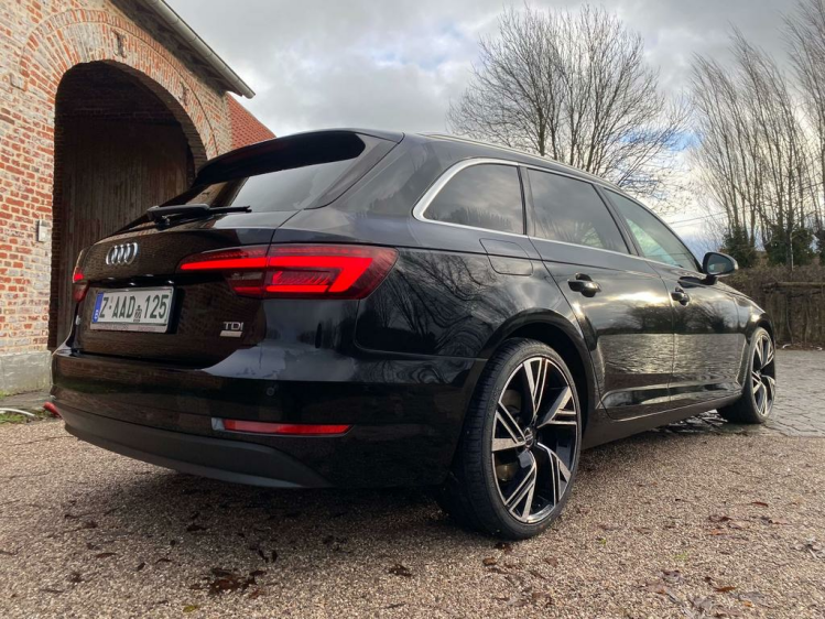 Audi A4 2.0 TDi S tronic Virtual-Cockpit/Matrix/Leder...! Leconte Motors