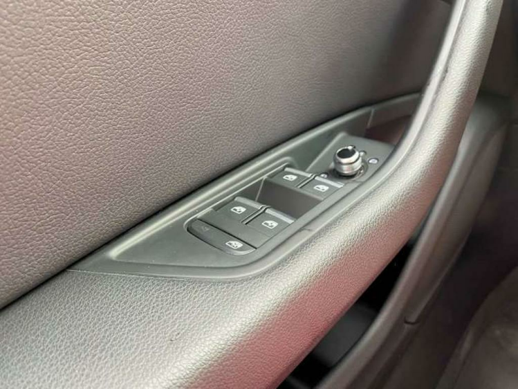 Audi A4 2.0 TDi ultra S tronic Virtual Cockpit/Panodak/... Leconte Motors