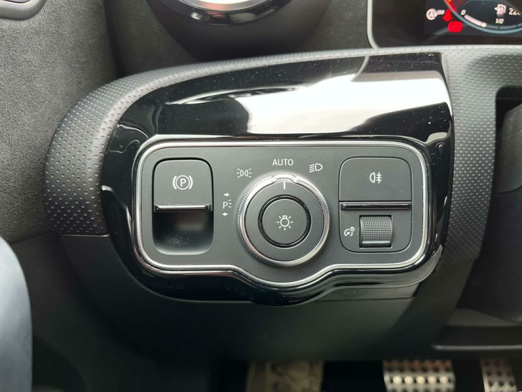 Mercedes-Benz A 180 dA AMG-Pack Panodak/Full-LED/Camera/Sportzetels! Leconte Motors