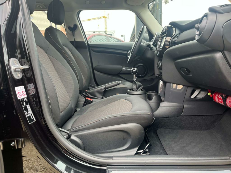 MINI One 1.5i Hatchback 32.000km Navigatie/Cruise/PDC/BLTH! Leconte Motors