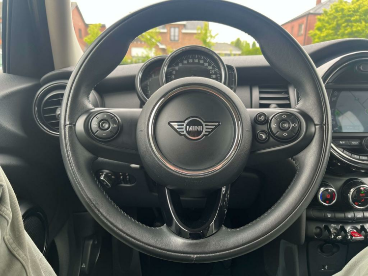 MINI One 1.5i Hatchback 32.000km Navigatie/Cruise/PDC/BLTH! Leconte Motors