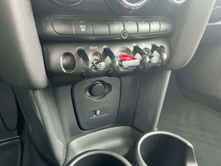 MINI One 1.5i Hatchback 32.000km Navigatie/Cruise/PDC/BLTH! Leconte Motors