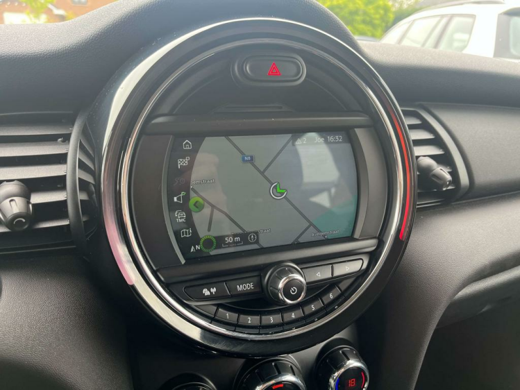 MINI One 1.5i Hatchback 32.000km Navigatie/Cruise/PDC/BLTH! Leconte Motors