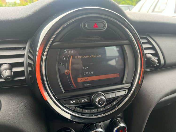 MINI One 1.5i Hatchback 32.000km Navigatie/Cruise/PDC/BLTH! Leconte Motors