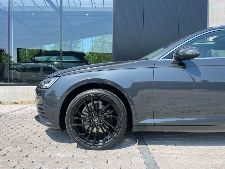 Audi A4 35 TFSI S tronic Virtual/Matrix/Pano/Leder/Camera! Leconte Motors