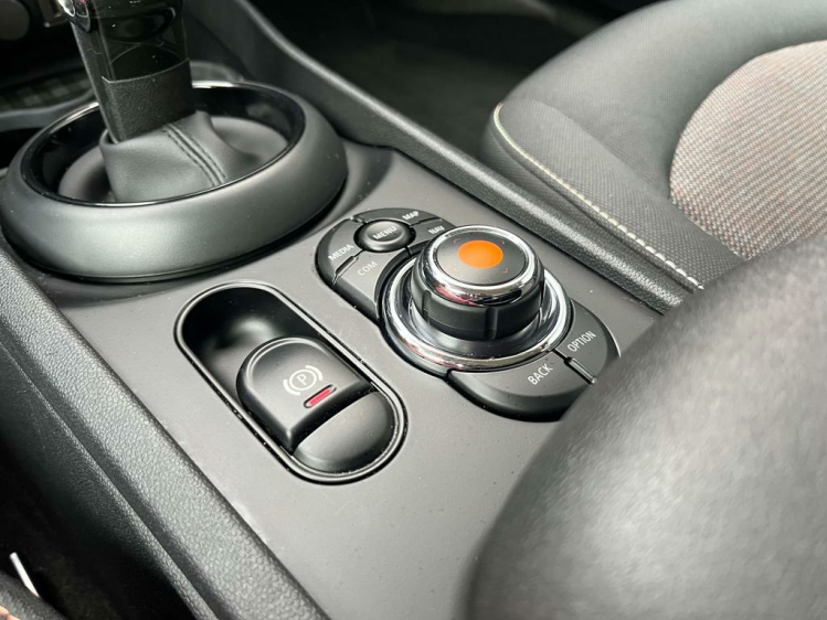 MINI One Clubman 1.5A Navigatie/Cruise/PDC/Bluetooth/...!! Leconte Motors