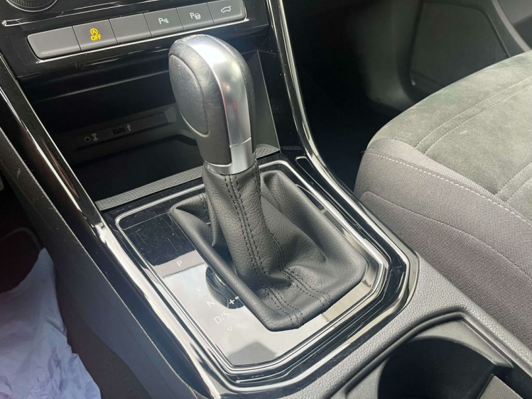 Volkswagen Touran 1.6 TDi Highline DSG 7-zitpl/Navigatie/Camera/ACC! Leconte Motors