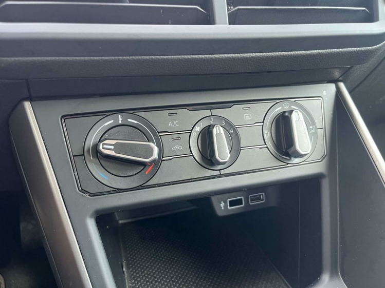 Volkswagen Polo 1.0i Comfortline Navigatie/Cruise/PDC/Bluetooth/.. Leconte Motors