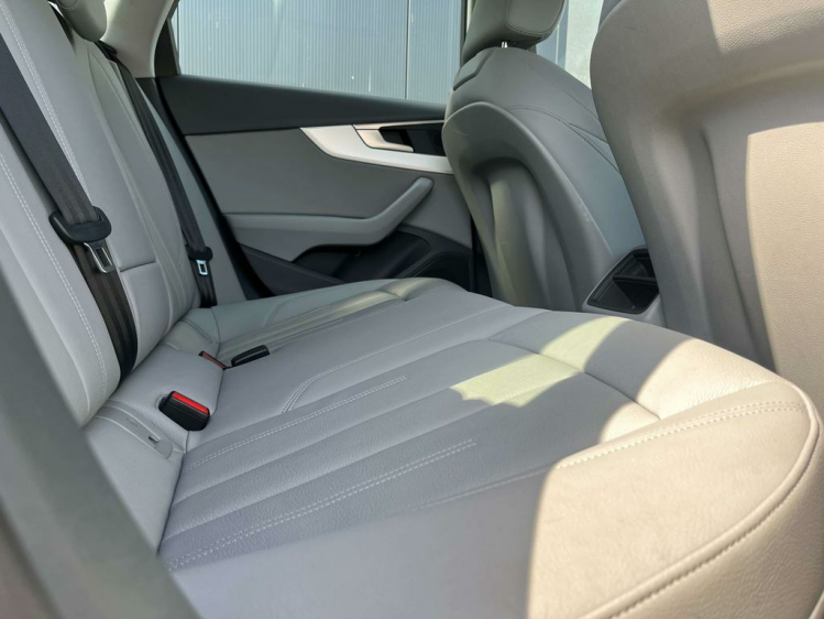 Audi A4 2.0 TDi S tronic Full LED Matrix/Sportzetels/PDC.. Leconte Motors