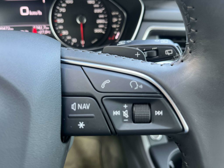 Audi A4 2.0 TDi S tronic Full LED Matrix/Sportzetels/PDC.. Leconte Motors