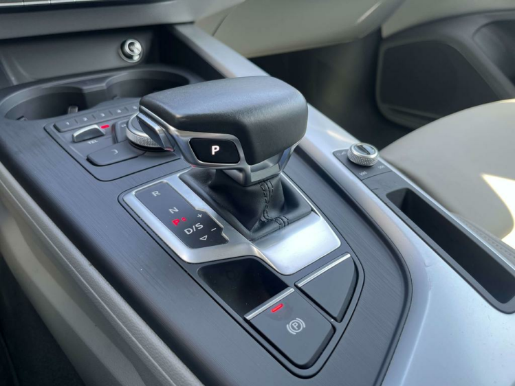 Audi A4 2.0 TDi S tronic Full LED Matrix/Sportzetels/PDC.. Leconte Motors