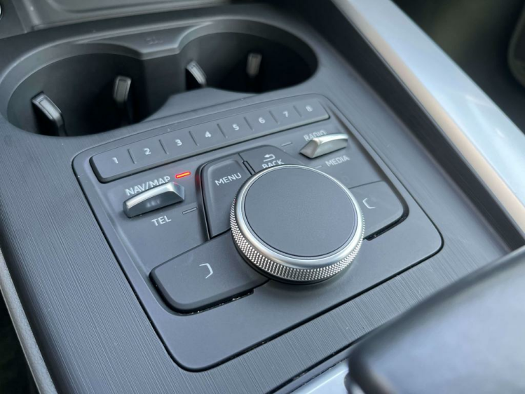 Audi A4 2.0 TDi S tronic Full LED Matrix/Sportzetels/PDC.. Leconte Motors