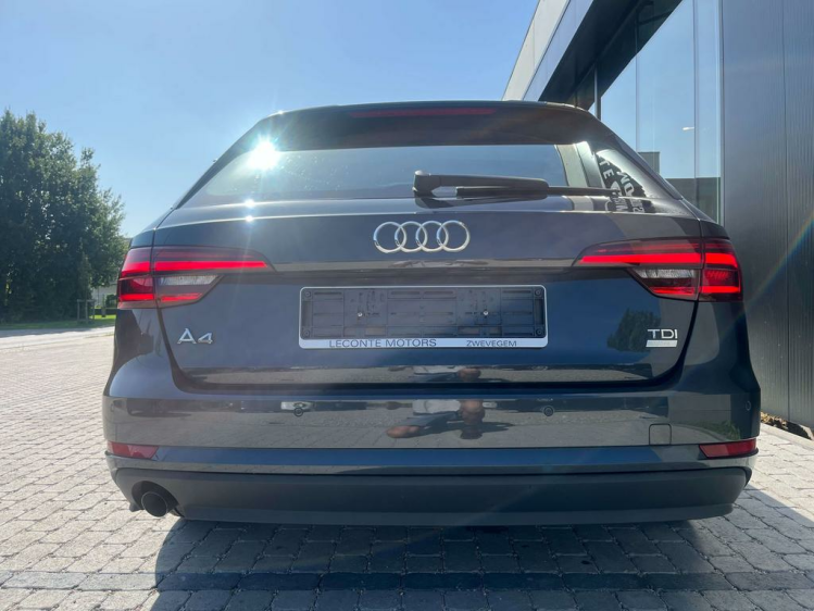 Audi A4 2.0 TDi S tronic Full LED Matrix/Sportzetels/PDC.. Leconte Motors