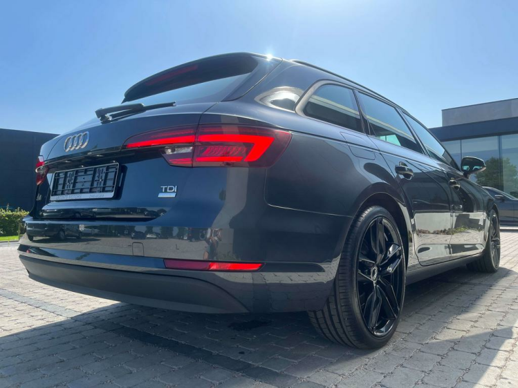 Audi A4 2.0 TDi S tronic Full LED Matrix/Sportzetels/PDC.. Leconte Motors