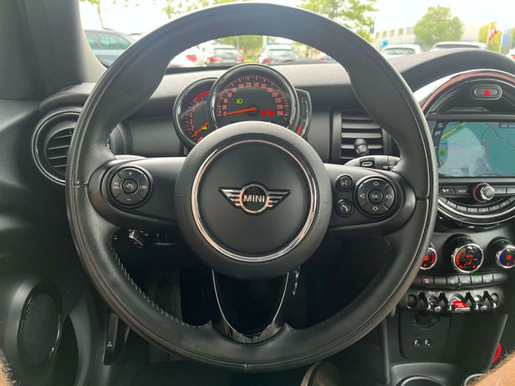 MINI One 1.5i Facelift Navigatie/Cruise/PDC/Bluetooth/Airco Leconte Motors