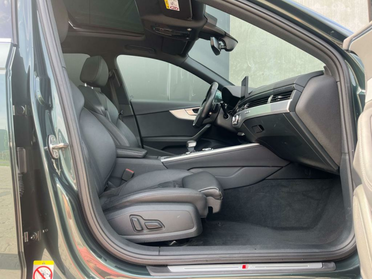 Audi A4 2.0 TFSI Quattro S tronic S-Line Panodak/Leder/CAM Leconte Motors