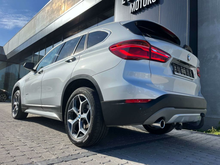 BMW X1 1.5iA sDrive18 X-Line Full-LED/Leder/Gps/Trekhaak Leconte Motors