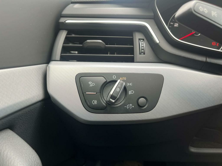 Audi A4 35 TDi Sport S tronic LED-Matrix/Sportzetels/PDC.. Leconte Motors