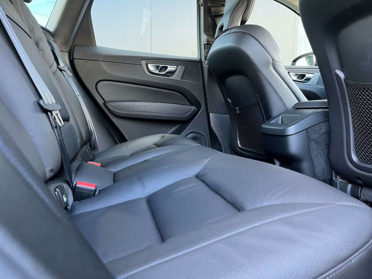 Volvo XC60 2.0 D4 Momentum Geartronic LED/Camera/Leder/Gps... Leconte Motors