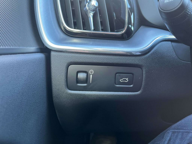 Volvo XC60 2.0 D4 Momentum Geartronic LED/Camera/Leder/Gps... Leconte Motors