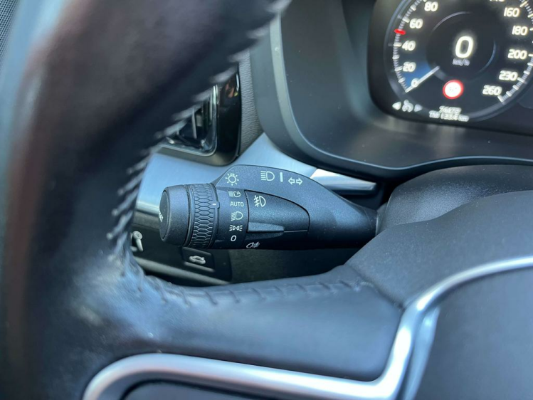 Volvo XC60 2.0 D4 Momentum Geartronic LED/Camera/Leder/Gps... Leconte Motors