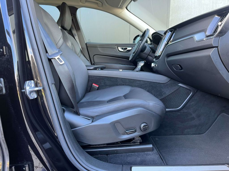 Volvo XC60 2.0 D4 Momentum Geartronic LED/Camera/Leder/Gps... Leconte Motors