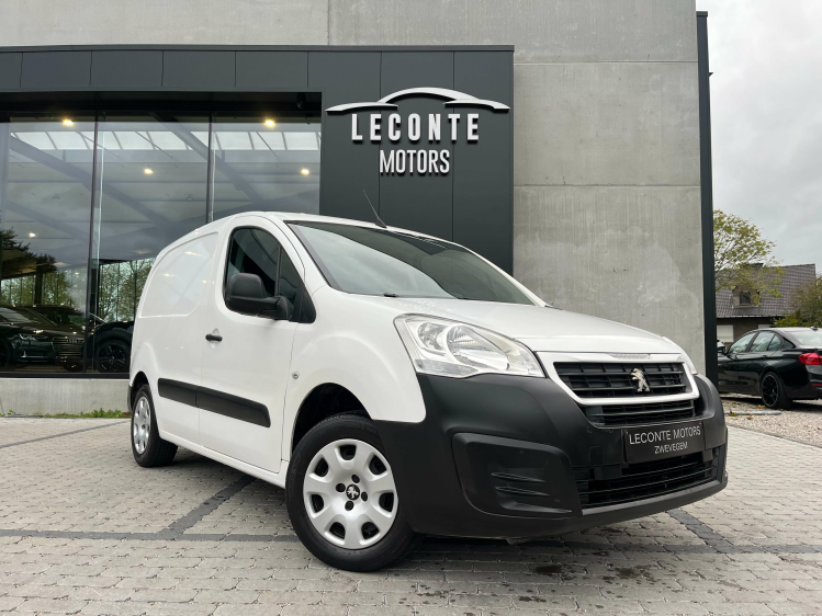 Peugeot Partner 1.6HDI Lichte Vracht 3-zit GPS/PDC/Trekhaak...! Leconte Motors
