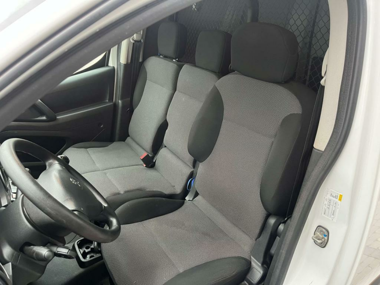 Peugeot Partner 1.6HDI Lichte Vracht 3-zit GPS/PDC/Trekhaak...! Leconte Motors