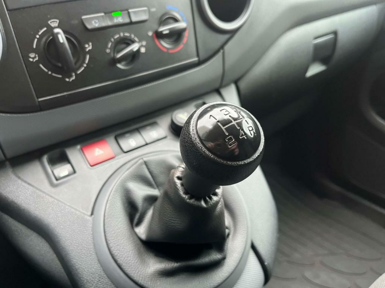 Peugeot Partner 1.6HDI Lichte Vracht 3-zit GPS/PDC/Trekhaak...! Leconte Motors