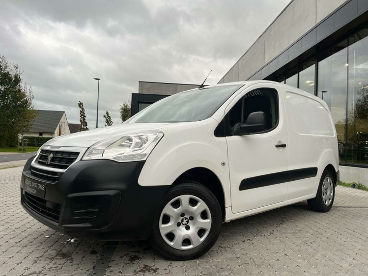 Peugeot Partner 1.6HDI Lichte Vracht 3-zit GPS/PDC/Trekhaak...! Leconte Motors