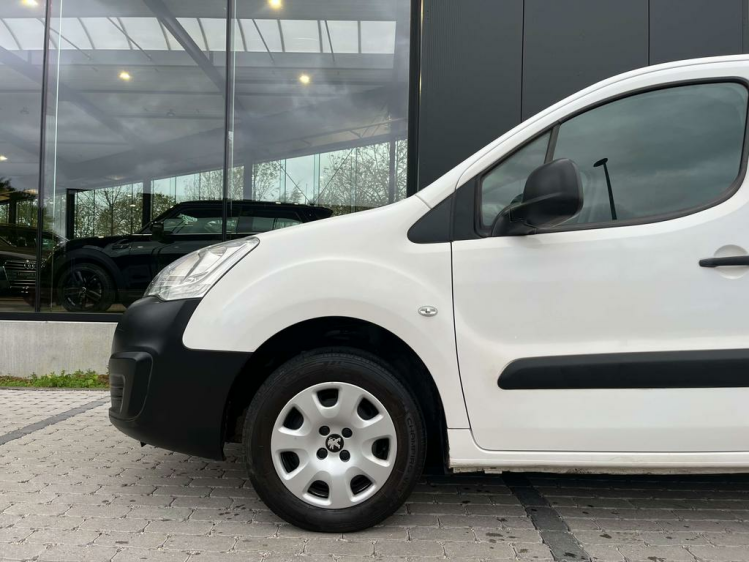 Peugeot Partner 1.6HDI Lichte Vracht 3-zit GPS/PDC/Trekhaak...! Leconte Motors