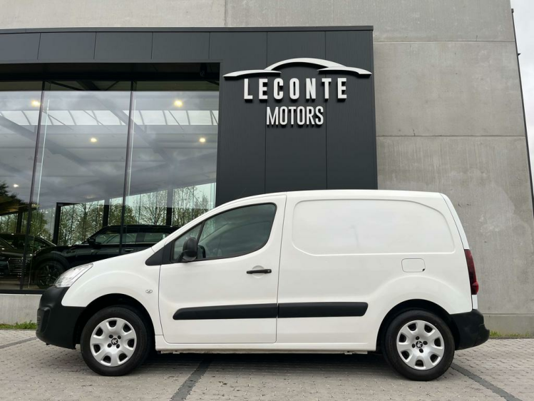 Peugeot Partner 1.6HDI Lichte Vracht 3-zit GPS/PDC/Trekhaak...! Leconte Motors