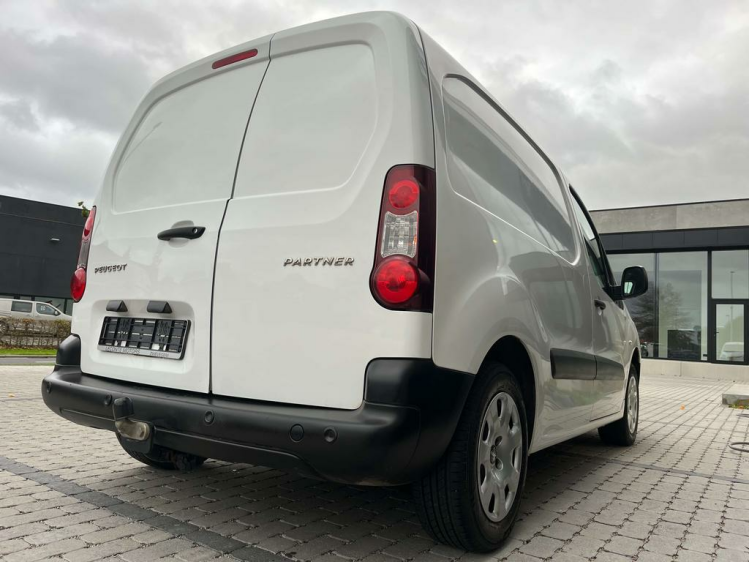 Peugeot Partner 1.6HDI Lichte Vracht 3-zit GPS/PDC/Trekhaak...! Leconte Motors
