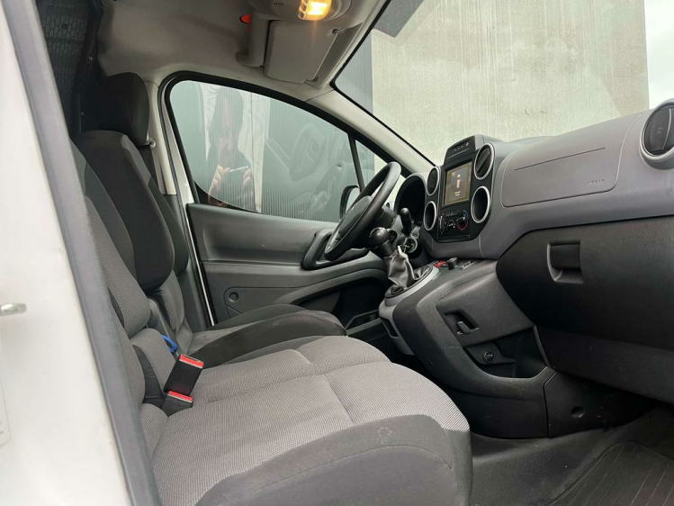 Peugeot Partner 1.6HDI Lichte Vracht 3-zit GPS/PDC/Trekhaak...! Leconte Motors