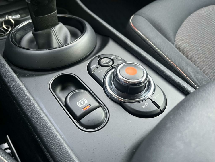 MINI One Clubman 1.5iA Navigatie/Cruise/PDC/Bluetooth/Airco/...!! Leconte Motors