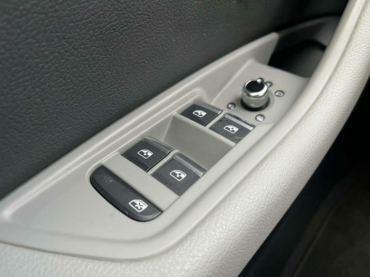 Audi A4 35 TDi S-Tronic LED-Matrix/Leder/Sportzetels/GPS.. Leconte Motors