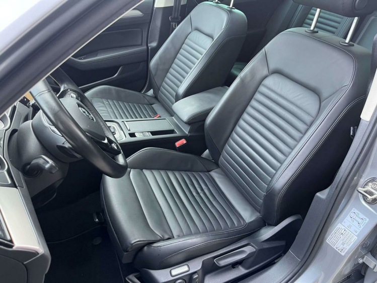 Volkswagen Passat Variant 1.4 TSI Highline DSG Leder/Panodak/Camera/Trekhaak Leconte Motors