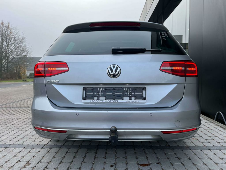 Volkswagen Passat Variant 1.4 TSI Highline DSG Leder/Panodak/Camera/Trekhaak Leconte Motors