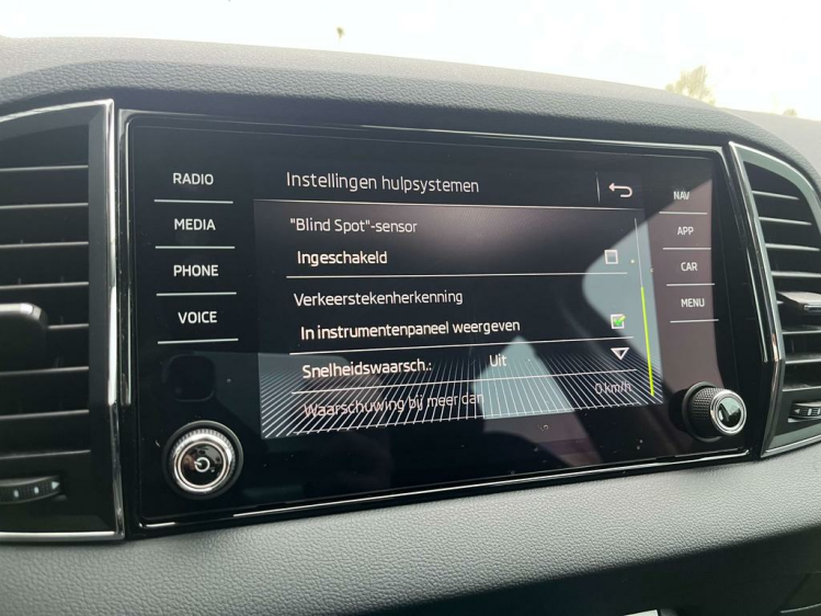 Skoda Karoq 1.0 TSI Navigatie/Camera/Carplay/Zetelverwarming!! Leconte Motors