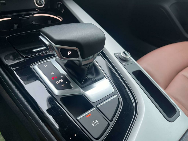 Audi A4 30 TDi S-tronic Facelift Panodak/LED-Matrix/Leder Leconte Motors