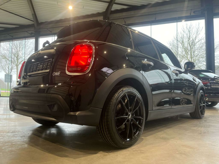 MINI One 1.5i Facelift 5D Full-LED/Navi-Pro/Carplay/Cruise! Leconte Motors