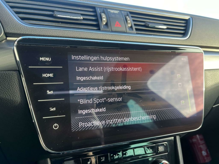 Skoda Superb 1.5 TSI DSG Panodak/Leder/Camera/Gps/ACC/Zetelverw Leconte Motors