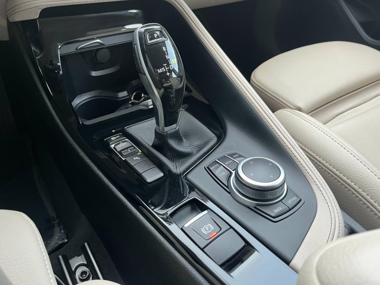 BMW X1 1.5 dA sDrive16 X-Line Full-LED/Sportzetels/Camera Leconte Motors