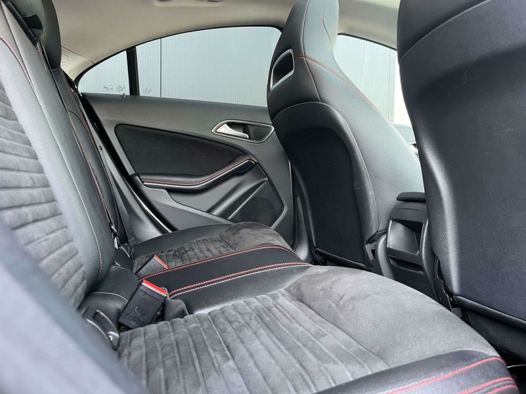 Mercedes-Benz CLA 180 Coupé AMG-PACK Panodak/LED/Sportzetels/Camera.. Leconte Motors